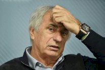 الاتحاد الياباني يحذر خليلودزيتش من تكرار حوادث السير