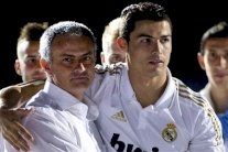 رونالدو يسوي خلافاته مع مورينيو تمهيدا لعودته إلى مانشستر