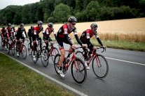 المرشحون للتتويج بطواف فرنسا الدولي أمام منافسة محتدمة