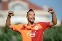 الدولي المغربي بلهندة إلى غلطة سراي التركي