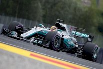 هاميلتون يسيطر على جولتي التجارب الحرة في جائزة النمسا