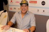 مارادونا يصبح مواطنا فخريا في نابولي