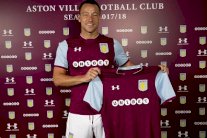 أستون فيلا يضم جون تيري قائد تشلسي إلى صفوفه