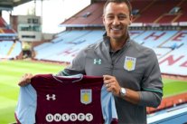 جون تيري القائد السابق لتشيلسي ومنتخب إنجلترا يوقع لأستون فيلا