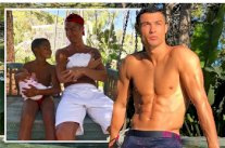 رونالدو يقضى إجازته الصيفية مع أبنائه الثلاثة