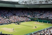 منظمو بطولة ويمبلدون يرفضون الانتقادات بخصوص عشب الملاعب