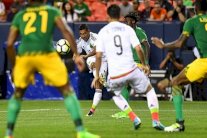 المكسيك تضع قدما في ربع نهائي الكأس الذهبية