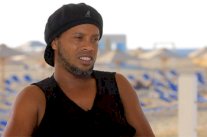 رونالدينيو يدشن مؤسسة لعلاج فقراء العالم بالدواء المصري