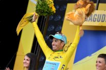 آرو ينتزع القميص الأصفر من فروم في طواف فرنسا الدولي