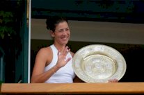 الإسبانية غاربيني موغوروثا تتوج بلقب ويمبلدون للتنس للمرة الأولى