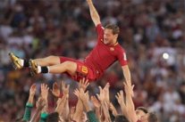 نجم روما الإيطالي توتي يعلن اعتزاله رسميا