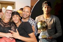 عائلة نيمار تدفعه للرحيل عن برشلونة لنيل 