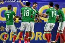 المكسيك تهزم هندوراس وتواجه جامايكا في نصف نهائي