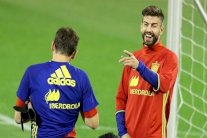 جيرارد بيكيه يسخر من كاسياس