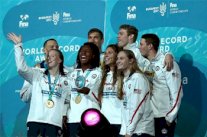 الولايات المتحدة تحطم الرقم العالمي وتحرز ذهبية التتابع المختلط