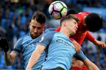 غوارديولا: ليس لدينا الكثير لننفقه ولكن مانشستر سيتي يسعى لضم مدافع جديد