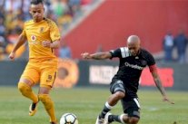 مقتل شخصين في تدافع جماهير كرة قدم بجنوب أفريقيا