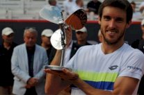 الأرجنتيني ماير بطلا لدورة هامبورغ على حساب الألماني ماير