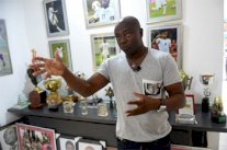 الحياة الجديدة لعبيدي بيليه : نادي كرة قدم وشراكة في كازينو