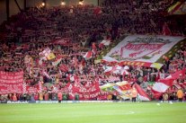 مشجعو ليفربول يؤيدون عودة مناطق الوقوف في الملاعب