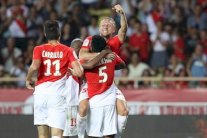 موناكو يستهل حملة الدفاع عن لقبه بفوز بشق النفس