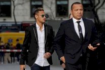 والد نيمار يؤكد: برشلونة خسر دعمي بعدما رفض دفع مكافأة تمديد العقد