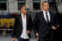 نيمار مدافعا: اخترت الانضمام لباريس سان جرمان خلافا لنصيحة والدي