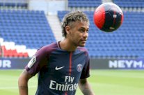 نيمار لن يشارك في المباراة الأولى لسان جرمان لتأخر وصول بطاقة انتقاله