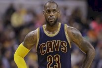 جيمس ينتقد موقف ترامب من أحداث شارلوتسفيل لأنه جعل الكراهية 