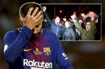 جماهير ريال تستغل وصول بعثة برشلونة للسخرية من بيكيه