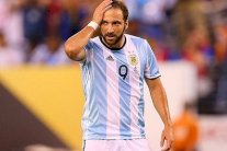 سامباولي يستبعد هيغواين عن تشكيلة الأرجنتين