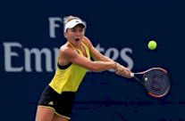 هاليب أمام فرصة انتزاع صدارة تصنيف المحترفات