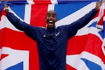 فرح يودع المضمار البريطاني بفوز في 3 آلاف م