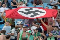 السجن 18 شهرا لمشجع نمسوي أدى التحية النازية