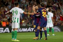 برشلونة يكرم ضحايا الاعتداء بفوز صعب على بيتيس