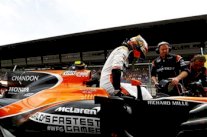 ماكلارين يمنح فاندورن موسما ثانياً في بطولة العالم لسباقات الفورمولا واحد