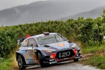 انسحاب نوفيل من رالي ألمانيا يمهد طريق الصدارة أمام أوجييه