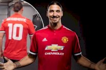 زلاتان إبراهيموفيتش يوقع مجدداً لمانشستر يونايتد مع رقم جديد
