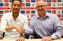 ساوثهامبتون يمدد عقد الياباني مايا يوشيدا