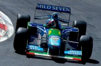 نجل شوماخر يحتفل بذكرى الفوز الأول لوالده بقيادة احدى سياراته