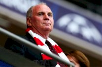 هونيس يعرب مجدداً عن قلقه من ارتفاع قيمة صفقات انتقالات اللاعبين