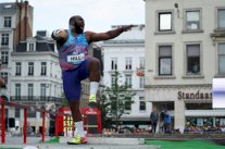 الاميركي هيل اول في نهائي الكرة الحديد في لقاء بروكسل