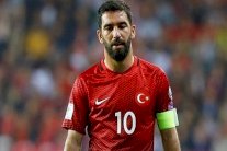 أردا توران يعود إلى تشكيلة تركيا