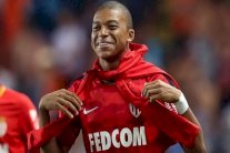 مبابي يكتفي بابتسامة لدى سؤاله عن انتقاله إلى سان جرمان