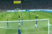 فوز أساطير كرة القدم على نجوم العراق في مباراة استعراضية