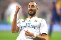 برغم الانتقادات.. بنزيمة مع ريال مدريد حتى 2021