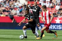 إشبيلية ثانيا وفياريال يواصل صحوته في الدوري الإسباني