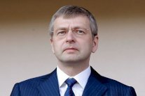 رئيس نادي موناكو مهدد بالطرد من فرنسا بسبب قضية اختلاس