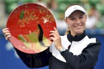 الدنماركية فوزنياكي تحتفظ بلقب دورة طوكيو