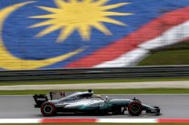 فيتل ينطلق من المركز الأخير وهاميلتون يتصدر التجارب في جائزة ماليزيا